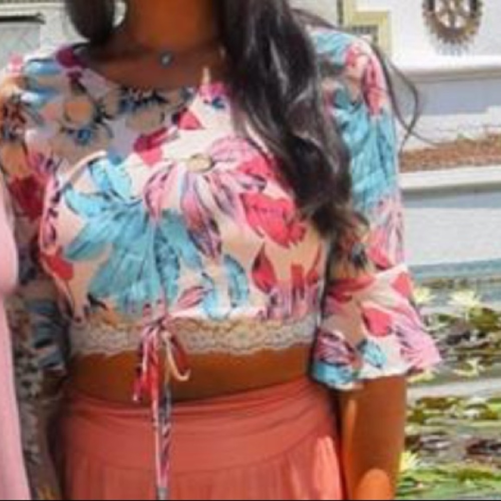 For love and lemons floral crop top